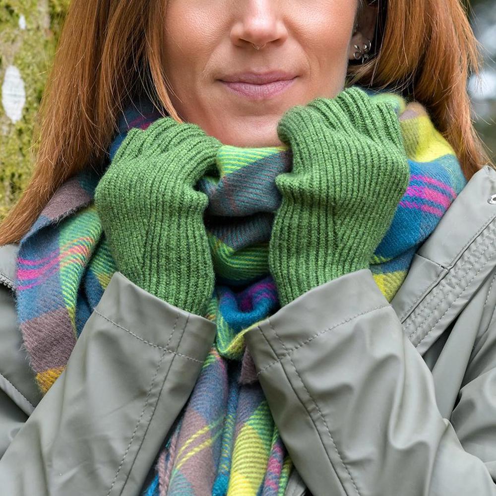 Peace of Mind Fingerless Gloves Yasmin